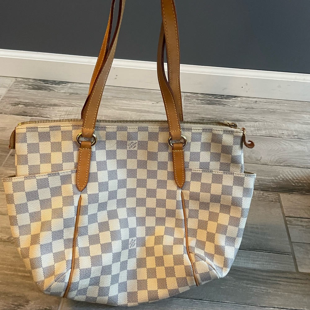 LV white bag